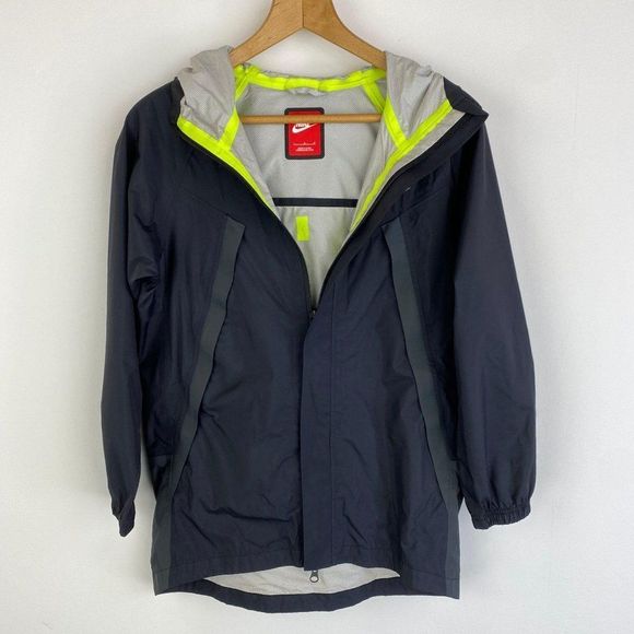 NIKE Black Track Zip Jacket - Picture 1 of 8